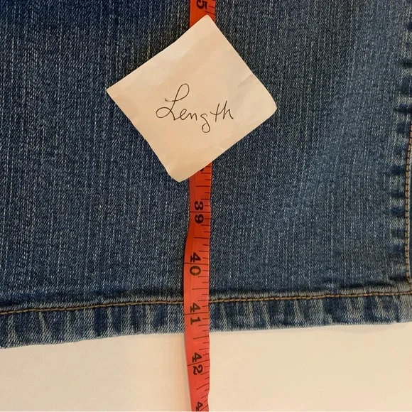 Wrangler Aura Woman’s Medium Washed Lightly Distressed Jeans 12 Regular Short - Picture 7 of 15